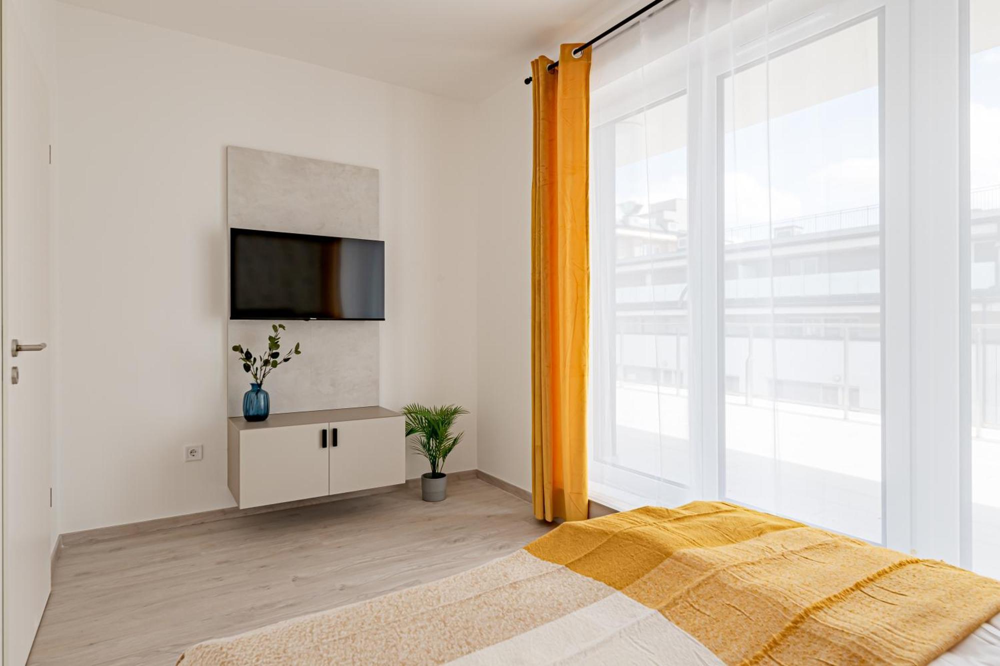 Westside Garden Apartments By Urbanrent Будапеща Екстериор снимка