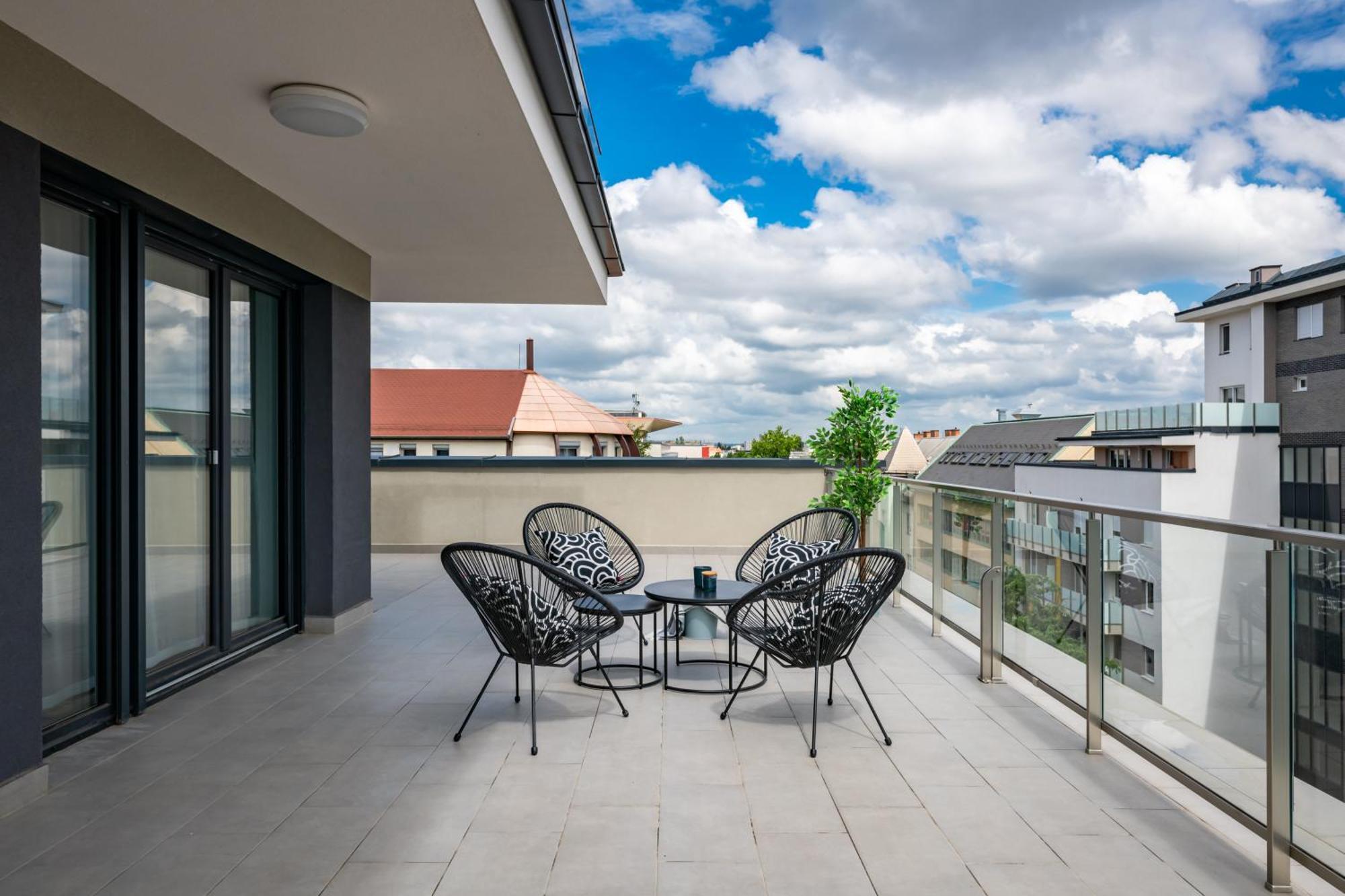 Westside Garden Apartments By Urbanrent Будапеща Екстериор снимка
